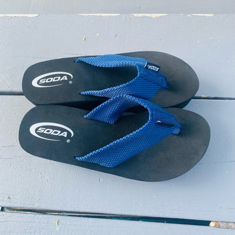 Soda Women's Black and Blue Sandals S/8 - Picture 10 of 11